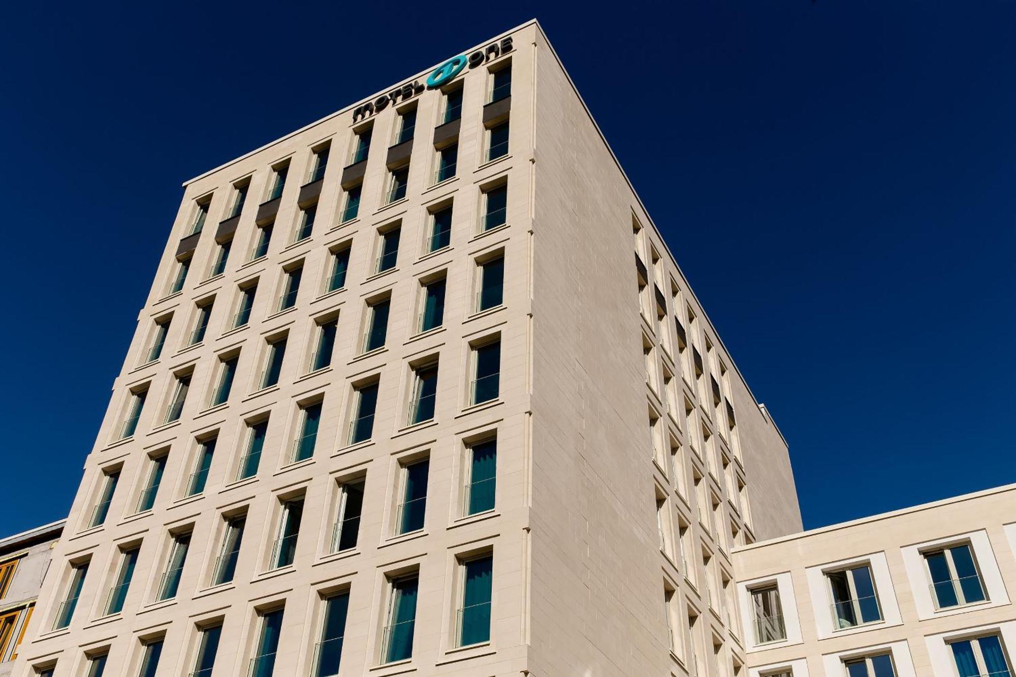 Motel One Freiburg Екстериор снимка