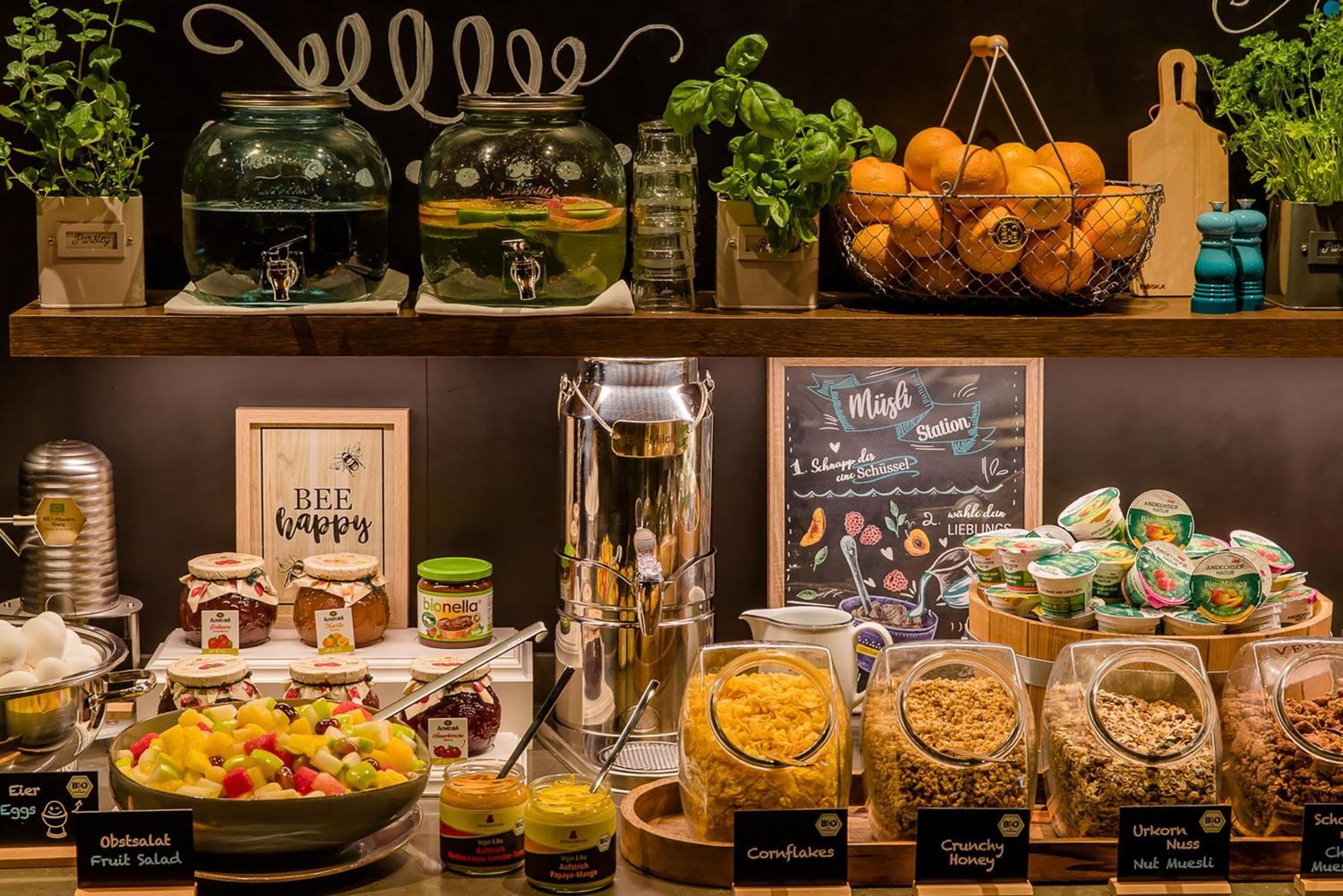 Motel One Freiburg Екстериор снимка