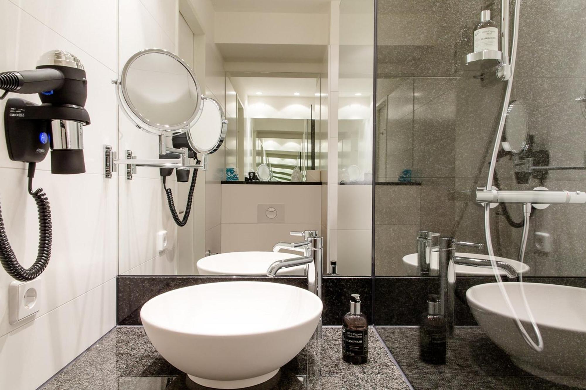 Motel One Freiburg Екстериор снимка
